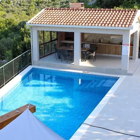 Amazing In פלוצ'ה